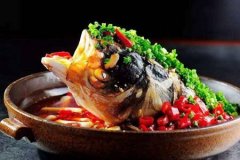 剁椒鱼头的家庭做法,过年大菜鱼肉鲜辣就吃这一